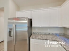 12337 W Glenn Dr in Glendale, AZ - Building Photo - Building Photo