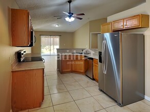 942 Welch Hill Cir in Apopka, FL - Foto de edificio - Building Photo