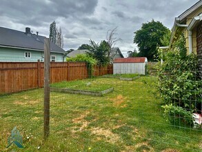 404 1/2 S 18th St in Philomath, OR - Building Photo - Building Photo