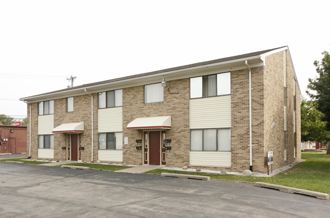 28528 Pardo St in Garden City, MI - Foto de edificio