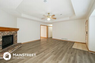 315 E Elm St in Raymore, MO - Foto de edificio - Building Photo