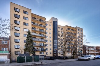 145-16-145-18 34th Ave in Flushing, NY - Foto de edificio - Building Photo