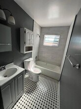 300 83rd Ave N in St. Petersburg, FL - Foto de edificio - Building Photo