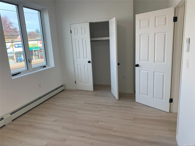 258-10 Hillside Ave.-Unit -A in Floral Park, NY - Building Photo - Building Photo