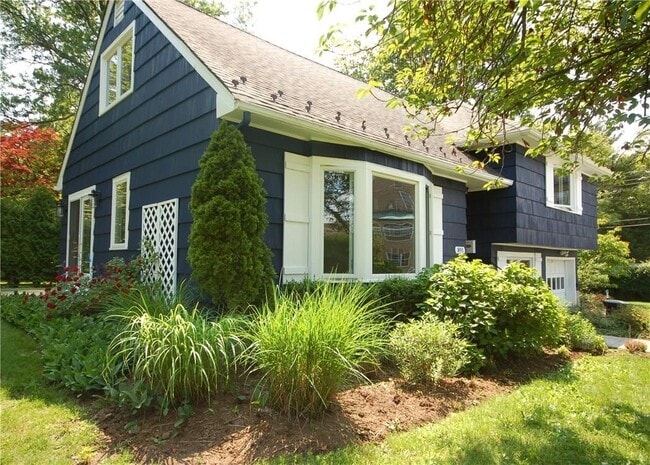 891 Port Dr in Mamaroneck, NY - Building Photo - Building Photo