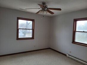 220 W 10th St S in Newton, IA - Building Photo - Building Photo