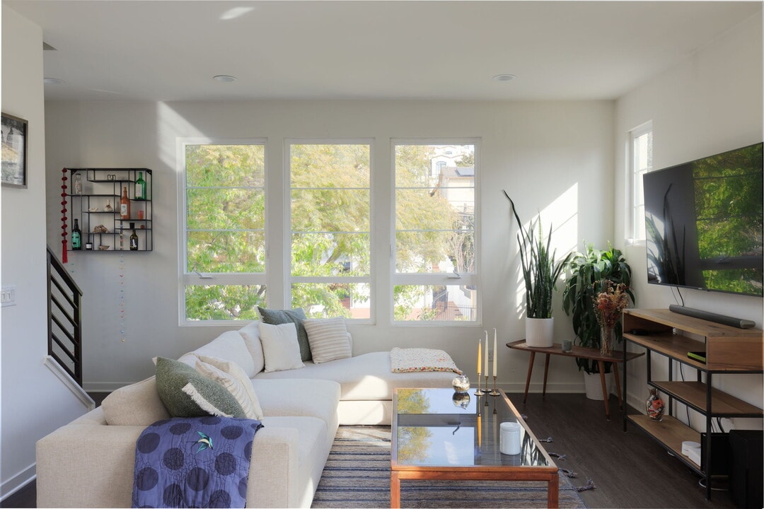 743 Silver Lake Blvd in Los Angeles, CA - Building Photo