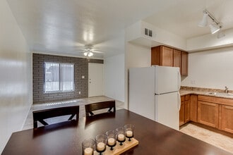 Pecan Tree in Phoenix, AZ - Foto de edificio - Building Photo