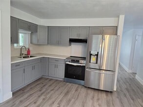 5189 SW 95th Ave in Cooper City, FL - Foto de edificio - Building Photo