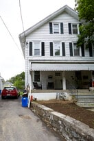 32 Garrett Ave in Bryn Mawr, PA - Building Photo