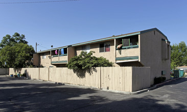 9339 Olive St in Fontana, CA - Building Photo - Building Photo