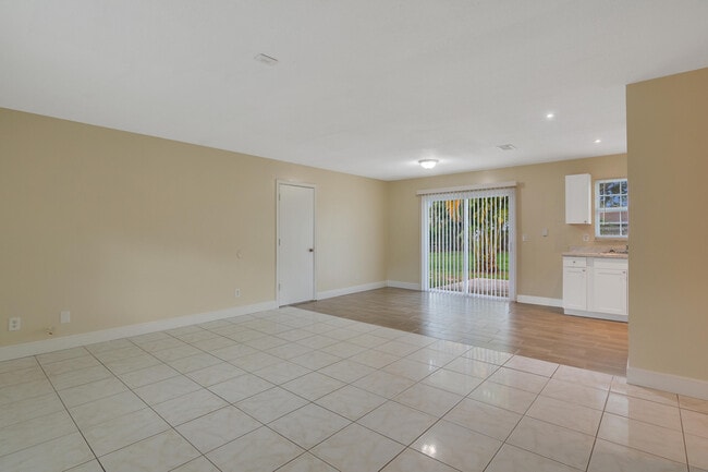 571 SW Comet Terrace in Port St. Lucie, FL - Building Photo - Building Photo