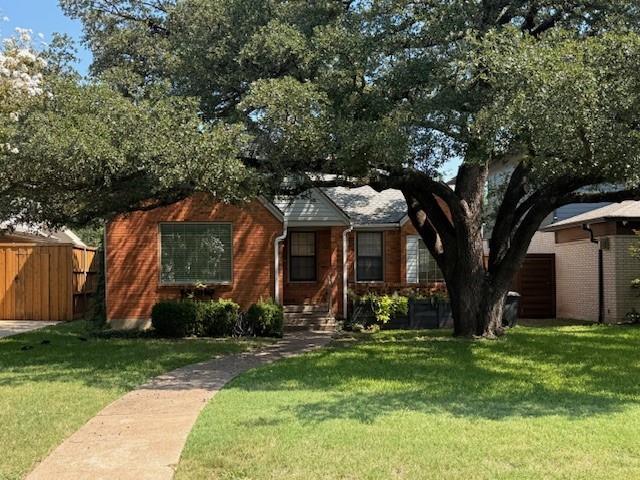 7706 Caillet St in Dallas, TX - Building Photo
