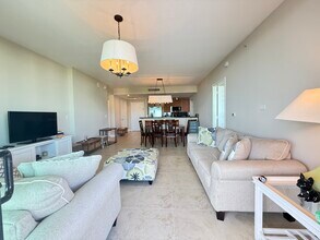 1300 Ponce de Leon Blvd in Coral Gables, FL - Building Photo - Building Photo