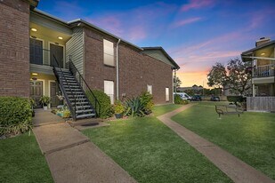 18800 Egret Bay Blvd, Unit 804 in Houston, TX - Building Photo