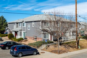 Arapahoe Green in Denver, CO - Building Photo - Primary Photo