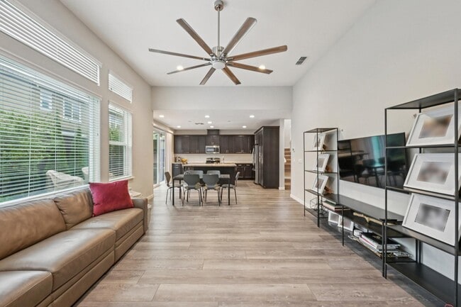 816 Wellington Pl in Petaluma, CA - Building Photo - Building Photo