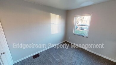 350 Wallace Dr in Fairborn, OH - Building Photo - Building Photo