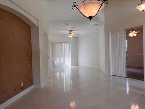 12516 Leatherleaf Dr, Unit 3 in Tampa, FL - Building Photo - Building Photo