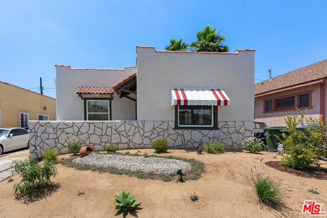 2317 Vineyard Ave in Los Angeles, CA - Building Photo - Building Photo