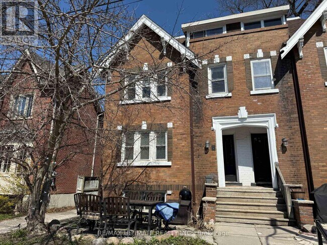 8 Avion Ave in Toronto, ON - Building Photo - Building Photo