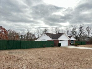 287 Finch Rd in Fayetteville, NC - Foto de edificio - Building Photo