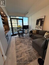 50 Charles St E in Toronto, ON - Building Photo - Building Photo