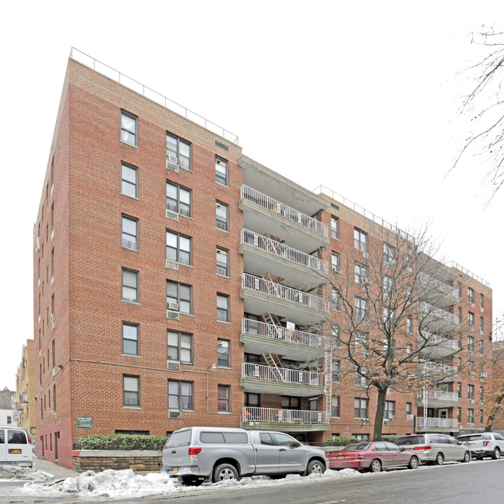 Summit House in Flushing, NY - Building Photo