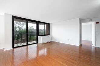 700 Grove St in Jersey City, NJ - Building Photo - Building Photo