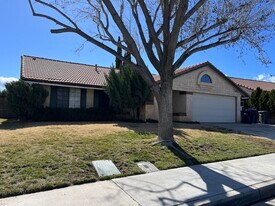 4520 Pso Hermoso in Palmdale, CA - Building Photo