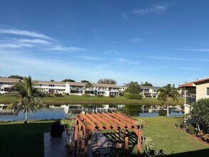 230 Bedford E in West Palm Beach, FL - Foto de edificio - Building Photo