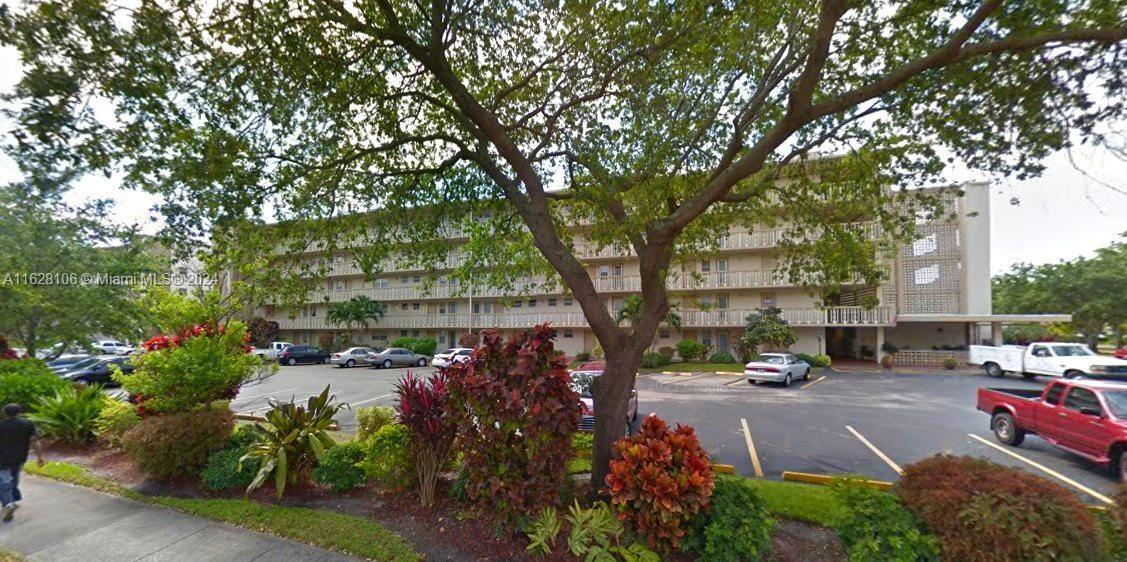 4700 Washington St in Hollywood, FL - Building Photo