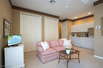 476 1st Ave N in Naples, FL - Building Photo - Building Photo