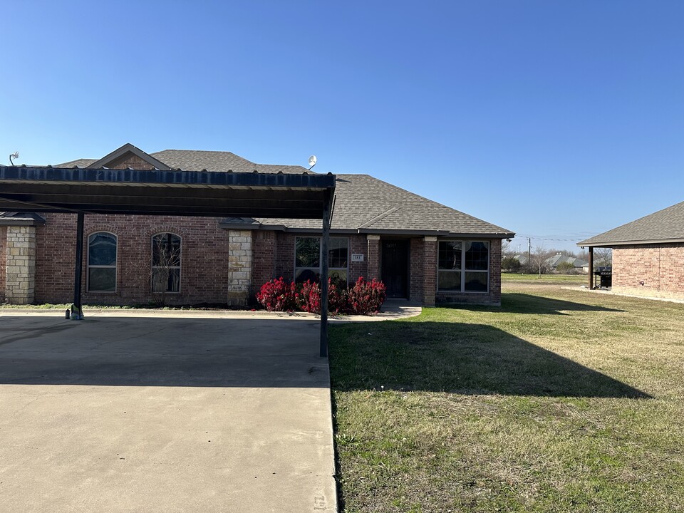 397 Erwin Rd in Poolville, TX - Building Photo