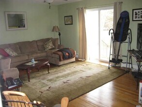 453 Lake Ave S, Unit Apartment in Nesconset, NY - Building Photo - Building Photo