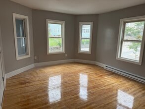 70 Fox St, Unit # 2 Fox St in Worcester, MA - Foto de edificio - Building Photo