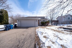 1383 Sage Ln in Shakopee, MN - Building Photo