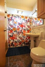 33 Claymoss Rd, Unit 2 in Boston, MA - Foto de edificio - Building Photo