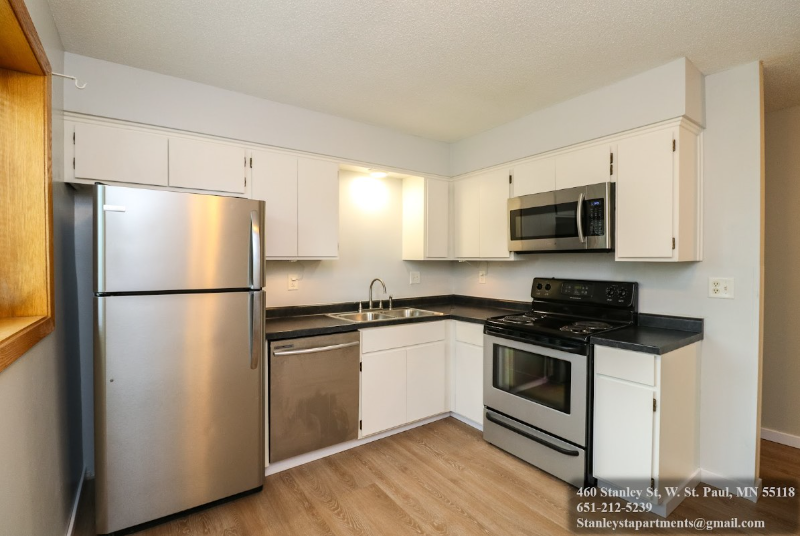460 Stanley St, Unit 4 in West St. Paul, MN - Building Photo