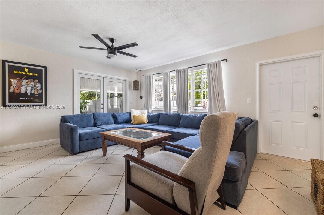 2928 SW 5th St in Miami, FL - Foto de edificio