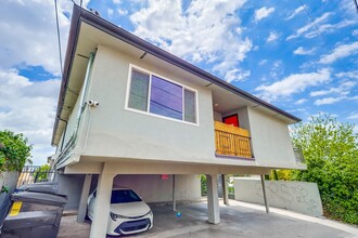 Stylish Mid-Century Building in West Adams in Los Angeles, CA - Foto de edificio - Building Photo