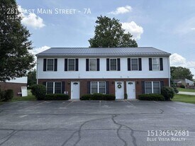 281 E Main St in Clarksville, OH - Building Photo