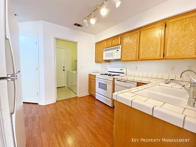 198 Chadwell Ct in Henderson, NV - Building Photo - Building Photo