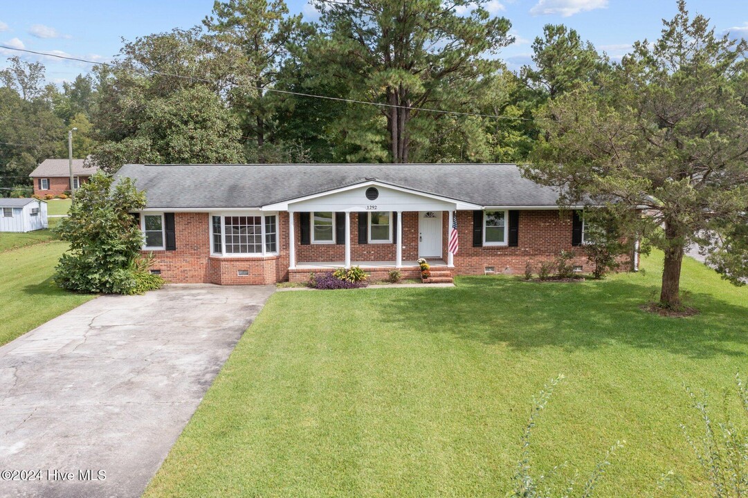 1292 Lake Cole Rd in Midway Park, NC - Building Photo