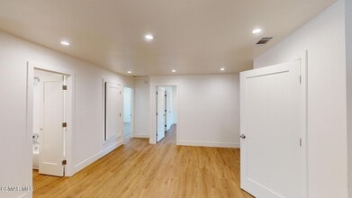 371 Calle Nogal in Thousand Oaks, CA - Building Photo - Building Photo