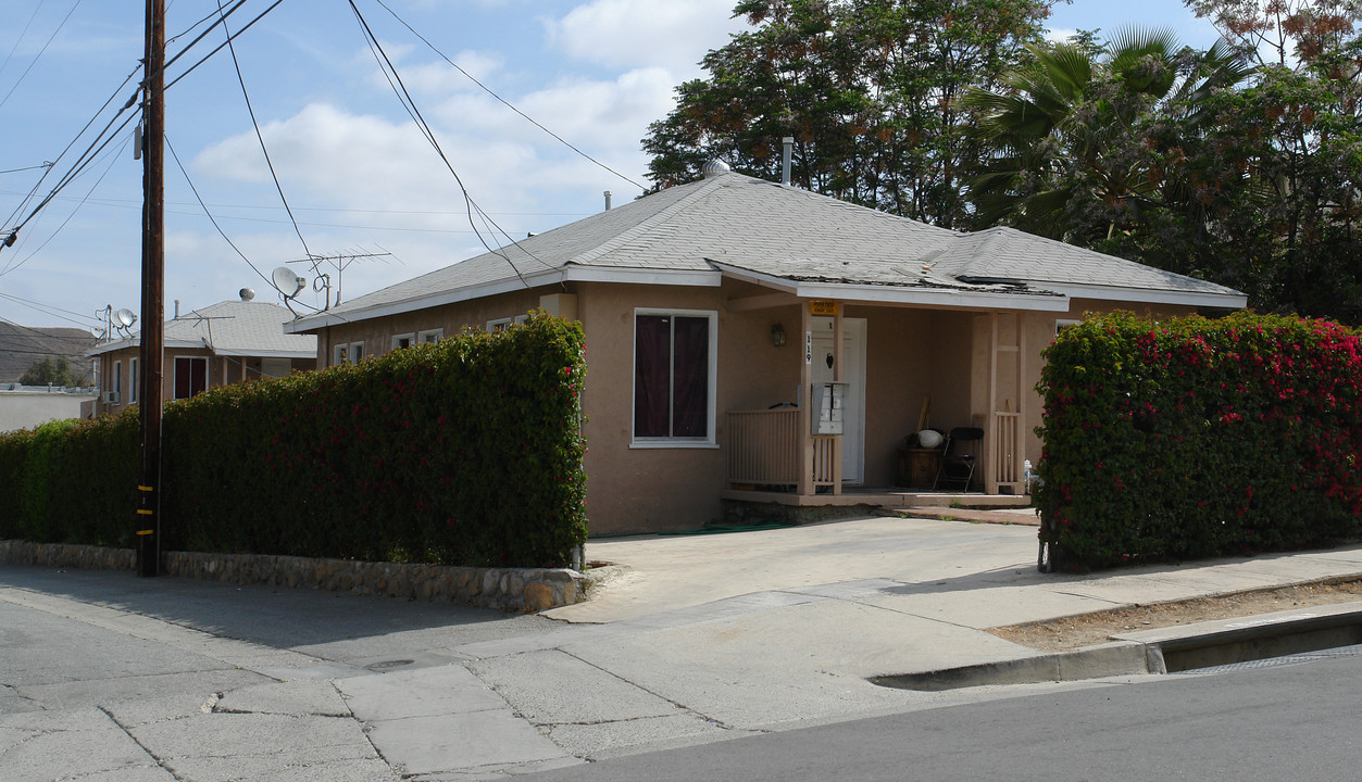 119 E Prospect Ave in Lake Elsinore, CA - Foto de edificio