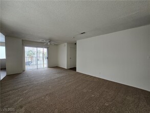 5340 Retablo Ave in Las Vegas, NV - Building Photo - Building Photo