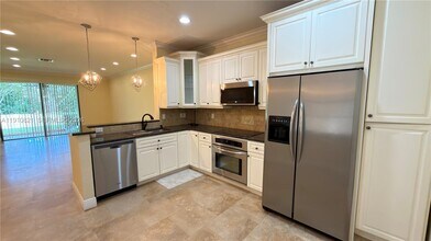 3887 Tree Top Dr in Weston, FL - Foto de edificio - Building Photo