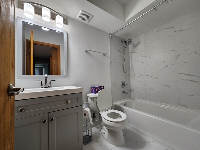 5231 James Ln in Crestwood, IL - Building Photo - Building Photo