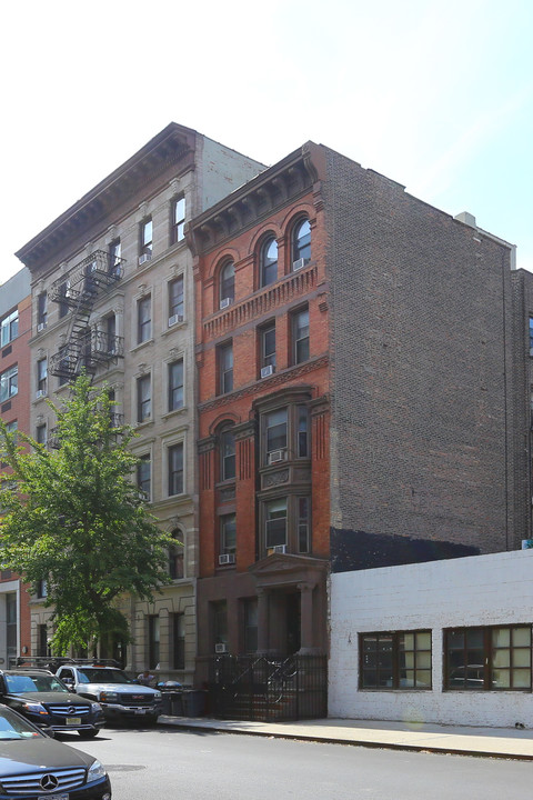 278 W 19th St in New York, NY - Building Photo